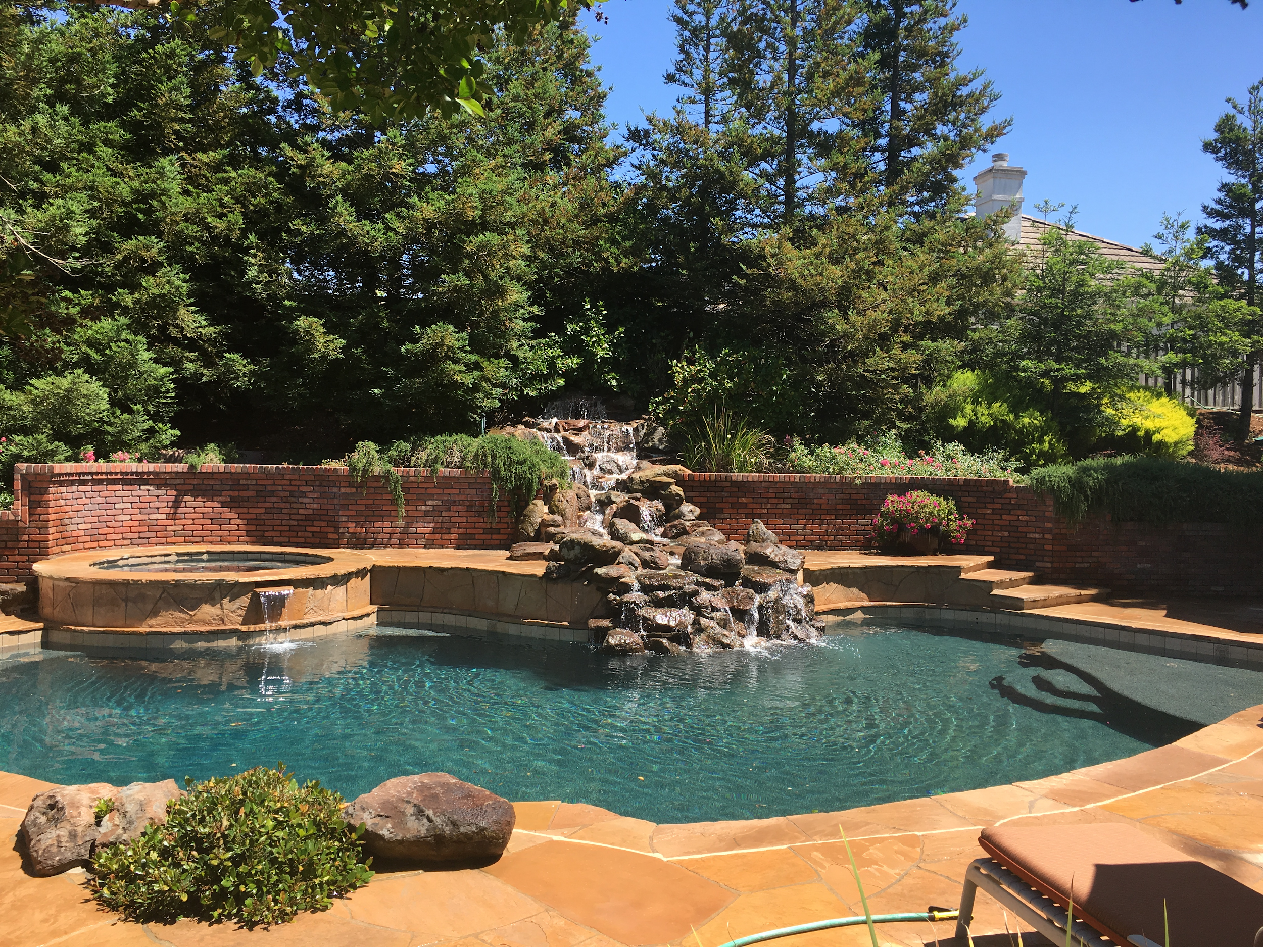 Everything You Need to Know About Fountain Features For Your Pool
